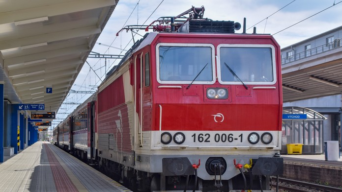 Zrušenie vlakov zadarmo i rekreačných poukazov. Vláda predstavila opatrenia na ozdravenie rozpočtu