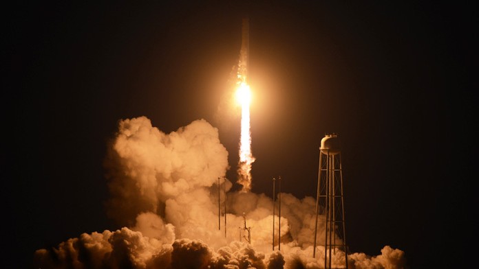 Raketa Antares sa vzniesla približne o jednu svoju výšku, keď došlo k výbuchu.