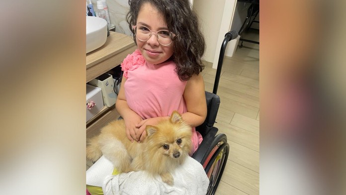 Dievčatku z Talianska vrátili zlodeji psa.