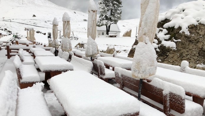 Augustová snehová nádielka v Dolomitoch.