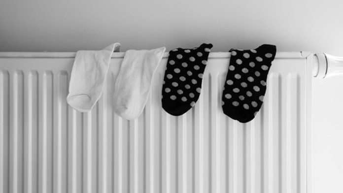 Sušíte bielizeň na radiátore? Odborníci varujú pred rizikami pre zdravie aj byt