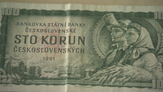 Československá bankovka v hodnote 100 Kčs.