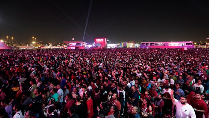 Chaos, plač a krik. Do fanzóny sa v Katare tlačili desaťtisícové davy. Ľudia tu môžu zomrieť, hovorí svedok