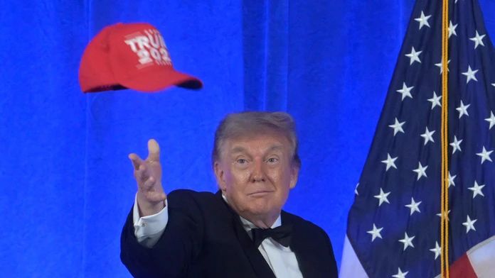 Trump sa opäť zúčastnil večere, kde sa naposledy strieľalo. Šou musí pokračovať, odkázal