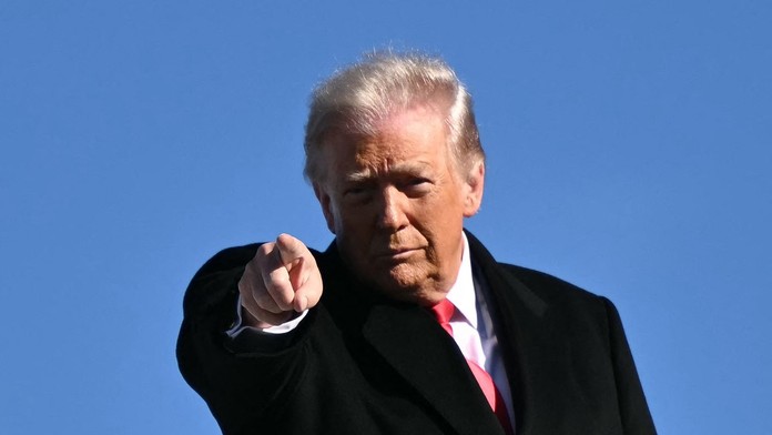 Pomoc je na ceste, odkázal Trump demonštrantom v Iráne a vyzval ich, aby obsadili inštitúcie