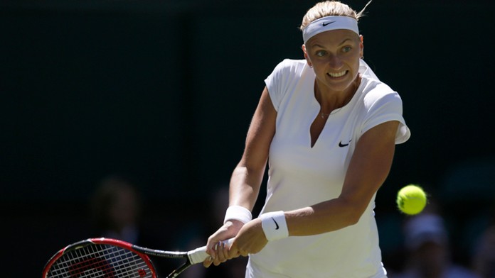 Obhajkyňa wimbledonského titulu Petra Kvitová v 1. kole.