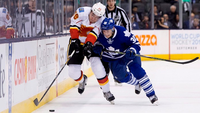 Hokejisti posledného tímu zámorskej NHL Toronto Maple Leafs zvíťazili v noci na utorok na domácom ľade nad Calgary Flames 5:2.