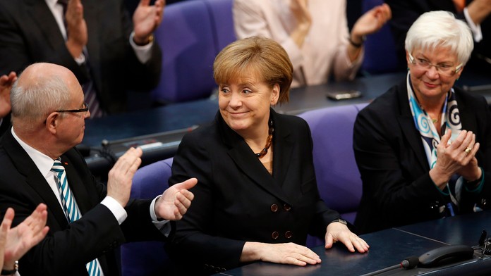 Merkelovú zvolili poslanci tretíkrát za kancelárku