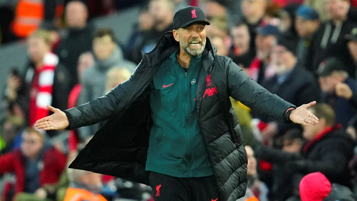 Jürgen Klopp sa vrátil k spornému zákroku spred šiestich rokov. Skritizoval správanie slávneho stopéra