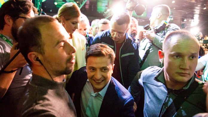 Komik Volodymyr Zelenskyj sa teší z výsledkov exit pollu.