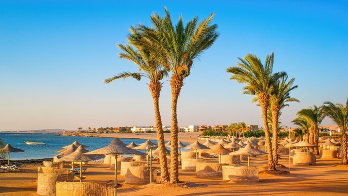 V Egypte sa môže mužom stať, že ich neubytujú, ak cestujú sami. Cestovky odpovedajú, prečo sa to deje