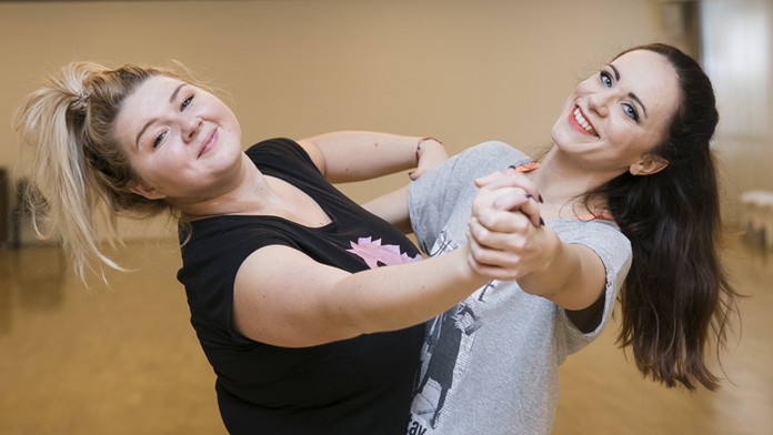 Na tréningu zažívajú Evelyn a Lenka kopec zábavy