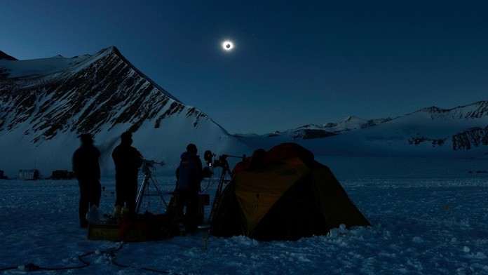 Zatmenie Slnka na Antarktíde.