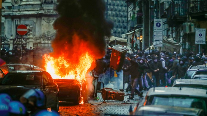 Nepokoje v Neapole na zápase Ligy majstrov neostali bez následkov. Polícia zatkla viacero fanúšikov