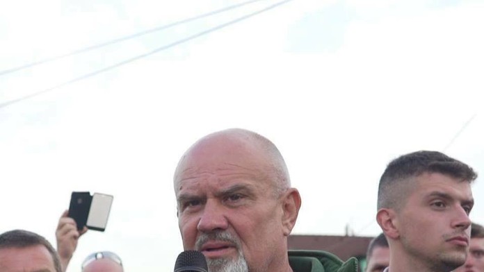 Na Domaši začali odstraňovať nelegálne stavby.