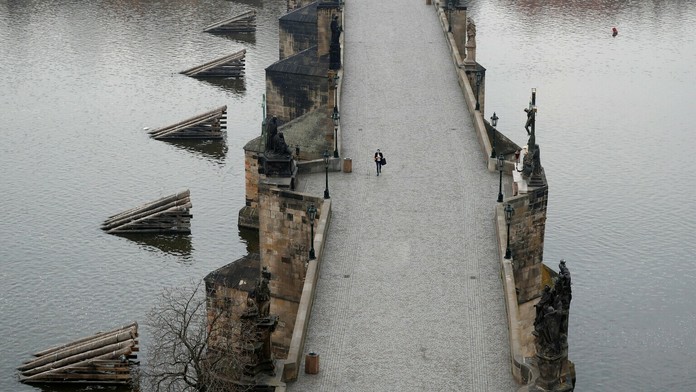 Karlov most v Prahe.