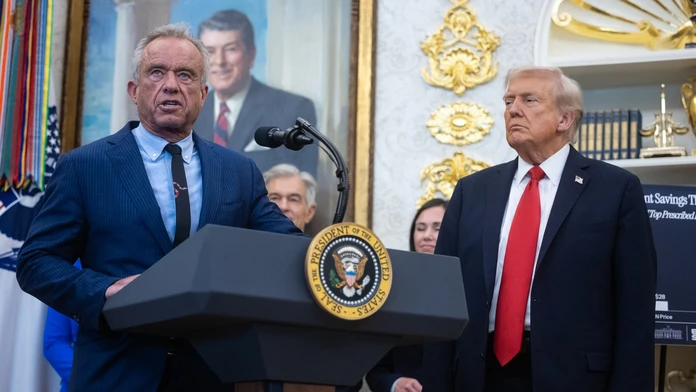 Trump nariadil preskúmať odporúčania k očkovaniu detí v USA