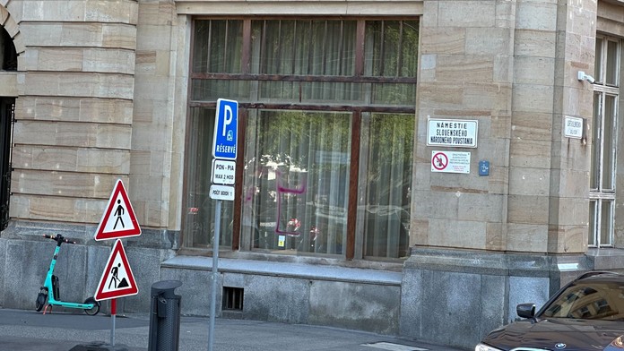 Na budovu Ministerstva kultúry SR nasprejoval hákový kríž. Podozrivého zadržala polícia