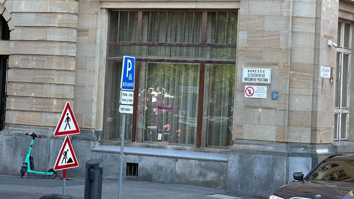 Na budovu Ministerstva kultúry SR nasprejoval hákový kríž. Podozrivého zadržala polícia