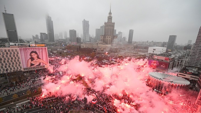 Organizátori očakávajú, že na Pochode nezávislosti vo Varšave sa zúčastní až 300-tisíc ľudí