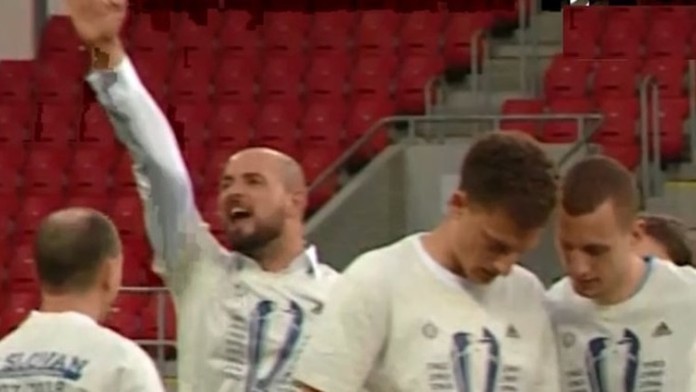 Štvorkolka, na ktorej sa prevrátil 11-ročný chlapec.