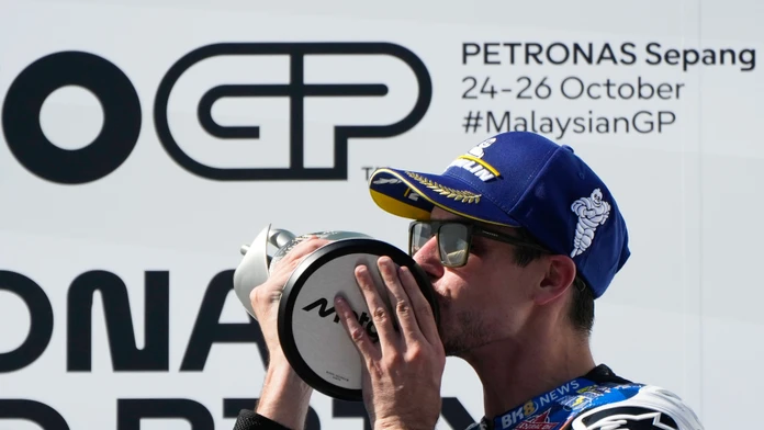 Zraneného brata zastúpil dokonale, Alex Marquez ovládol VC Malajzije. Hviezdny Talian mal opäť smolu