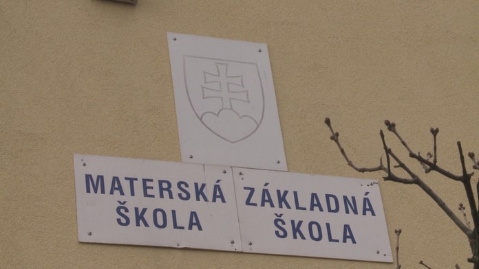 Materská a základná škola v obci Varhaňovce