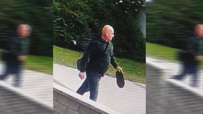 Muža zachytili priemyselné kamery. 