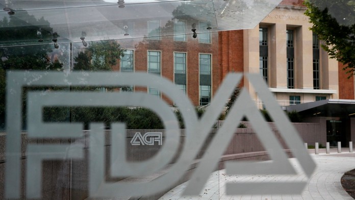 Na archívnej snímke z 2. augusta 2018 logo amerického Úradu pre kontrolu potravín a liečiv.