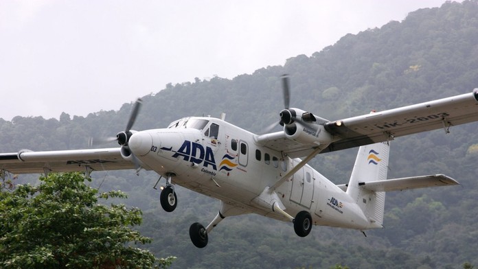 V Himalájach sa stratilo turistické lietadlo. Na palube bolo 22 ľudí