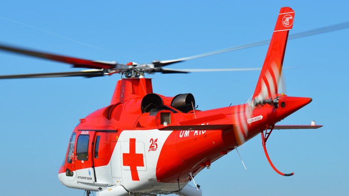 V Sečovciach zrazil autobus malé dievčatko. Na rýchly prevoz bol privolaný vrtuľník