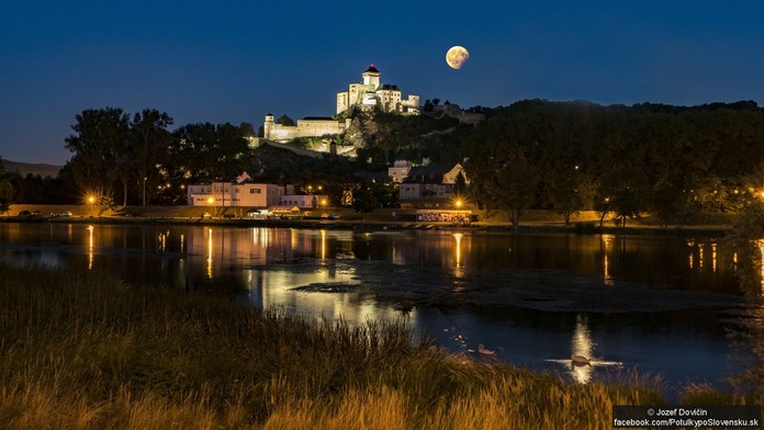 Zatmenie Mesiaca v Trenčíne.