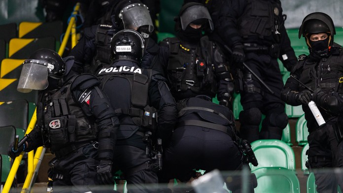 Nepokoje na tribúne počas hokejového zápasu stále rezonujú. Zväz a kluby vydali spoločné vyhlásenie