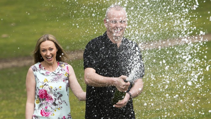 Muž vyhral v lotérii v prepočte 125 miliónov. Teraz svojim vyjadrením prekvapil