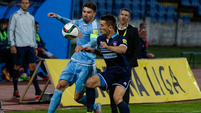 Marko Milinkovič (ŠK Slovan) a Michal Pintér (FC ViOn Zlaté Moravce).