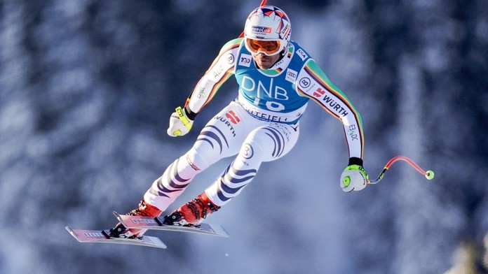 Nevie sa sústrediť, ťažkosti mu robia aj prechádzky. Nemecký zjazdár musí na neurčito prerušiť kariéru