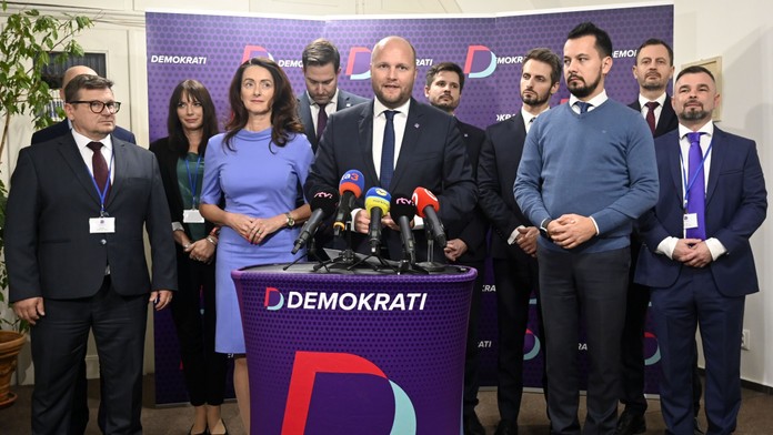 Demokrati sa majú na novembrovom sneme oficiálne zlúčiť so Šancou