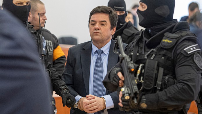 Caglar Soyuncu z Leicesteru reaguje proti Southamptonu.