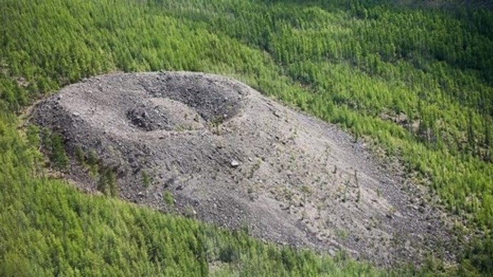 Patomský kráter.jpg