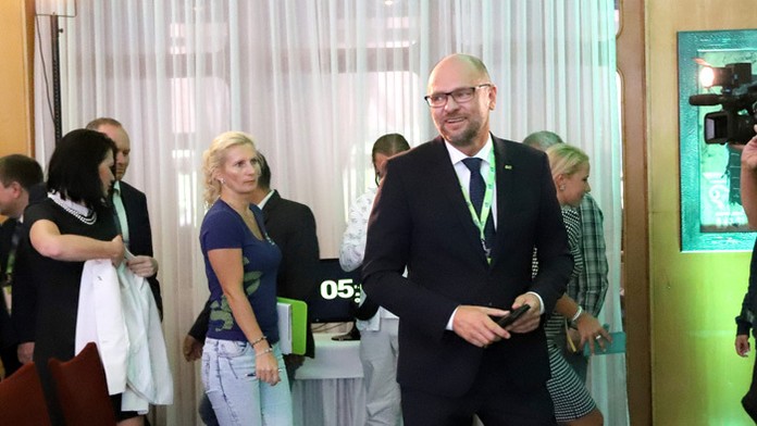 Prepustení Ukrajinci z väzenia v Rusku, na letisku ich privítal aj preziden Volodymir Zelensky.