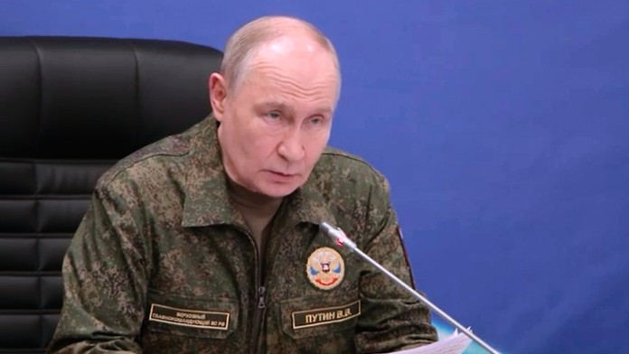 Putinovo Rusko má tak málo benzínu, že v Novosibirskej oblasti ľuďom radí nejazdiť autom. Firmy vyzýva na prácu z domu