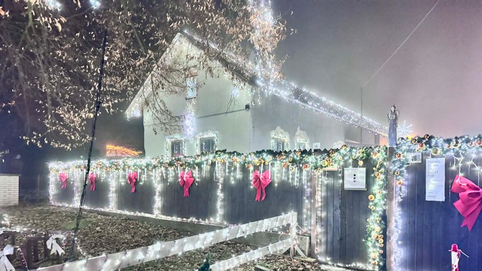 FOTO: Rekord, ktorý len tak niekto neprekoná. Petra a Tomáš zdobili svoj dom od septembra