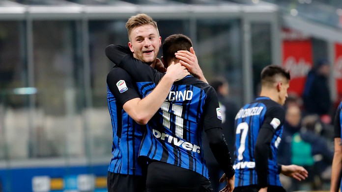 Milan Škriniar (vľavo) sa teší zo streleného gólu. 