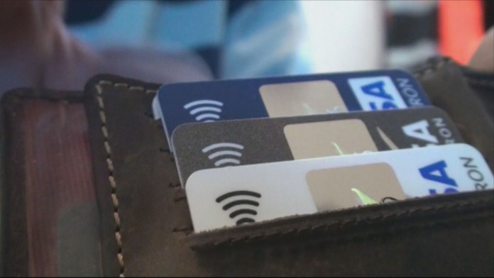 Karta, bankomatová karta, platba kartou, online platba, online nákup (ilustračná snímka)