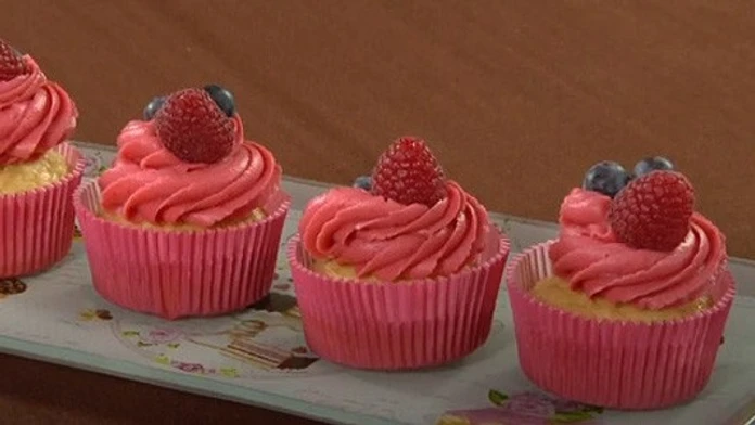 kokosovo-malinovy-cupcake-od-dolce-tinky.jpg