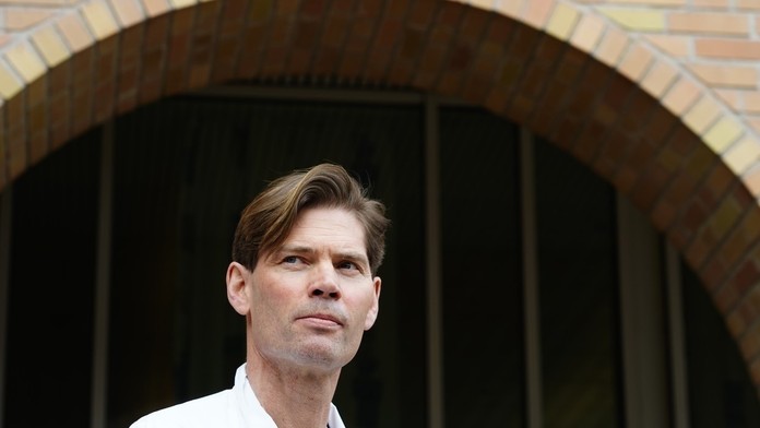 Hlavný lekár Univerzitnej nemocnice v Osle Pal André Holme.