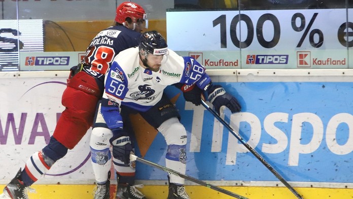 Na snímke zľava Maroš Jedlička (Zvolen) a Petr Ulrych (Poprad).