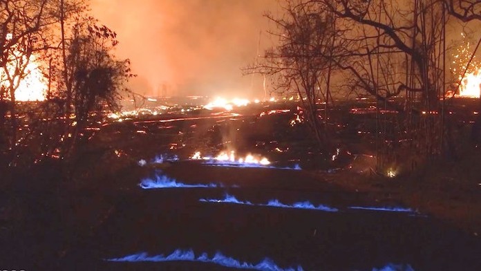 Modré plamene v okolí sopky Kilauea 