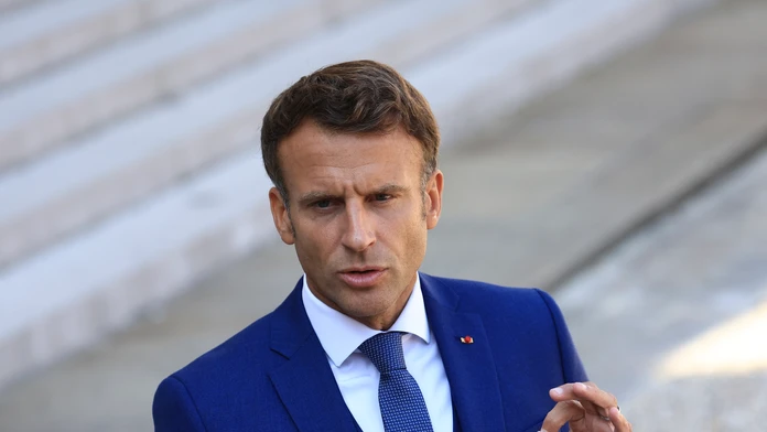E. Macron sľúbil ukrajinskému kolegovi Zelenskému dodávku obrnených vozidiel. Hovorili aj o spolupráci