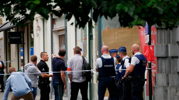 Belgická polícia zatkla muža, ktorý narazil s dodávkou do kaviarne v Bruseli